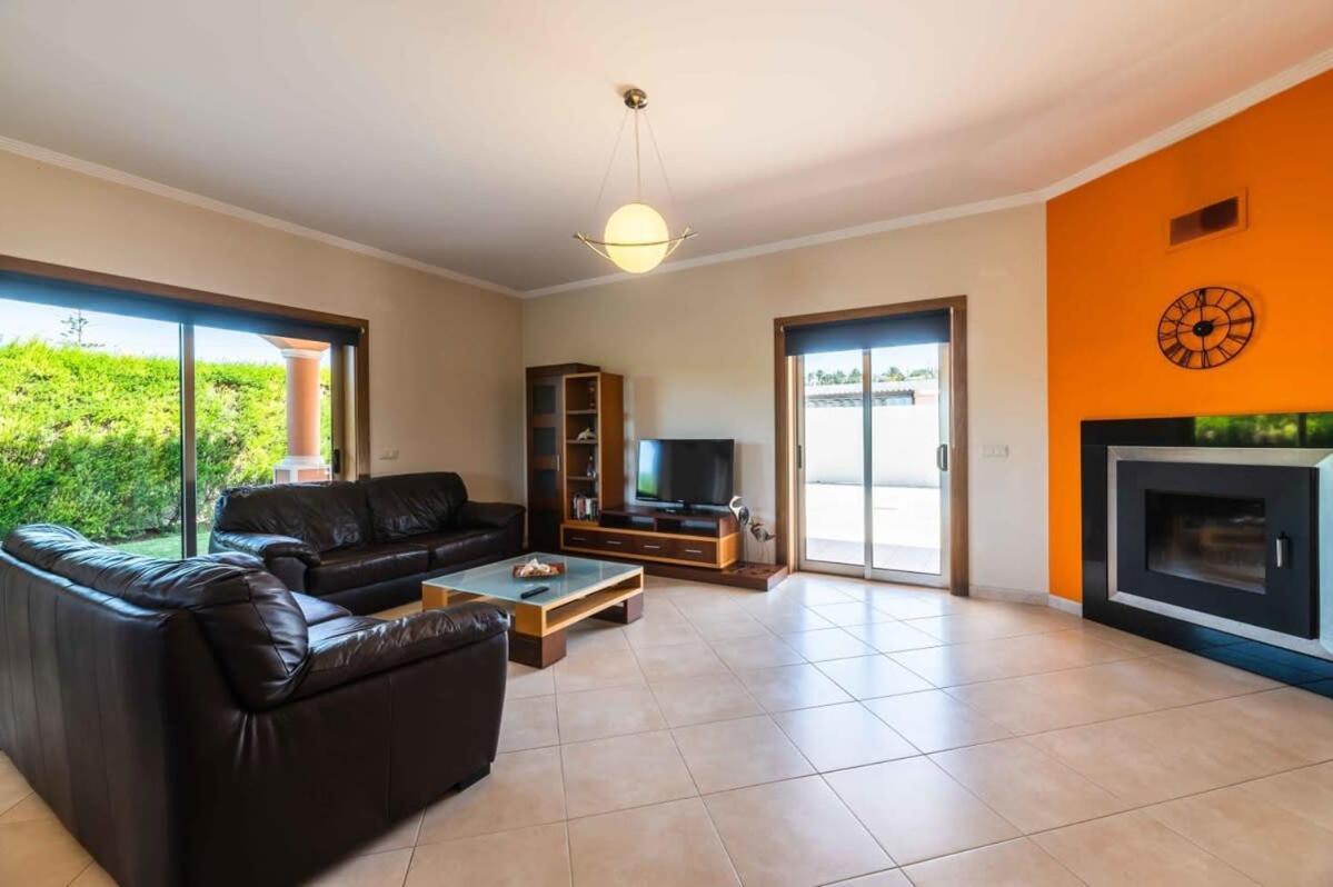 Ferienhaus Hugo - Bright Modern Walk To Restaurants Albufeira