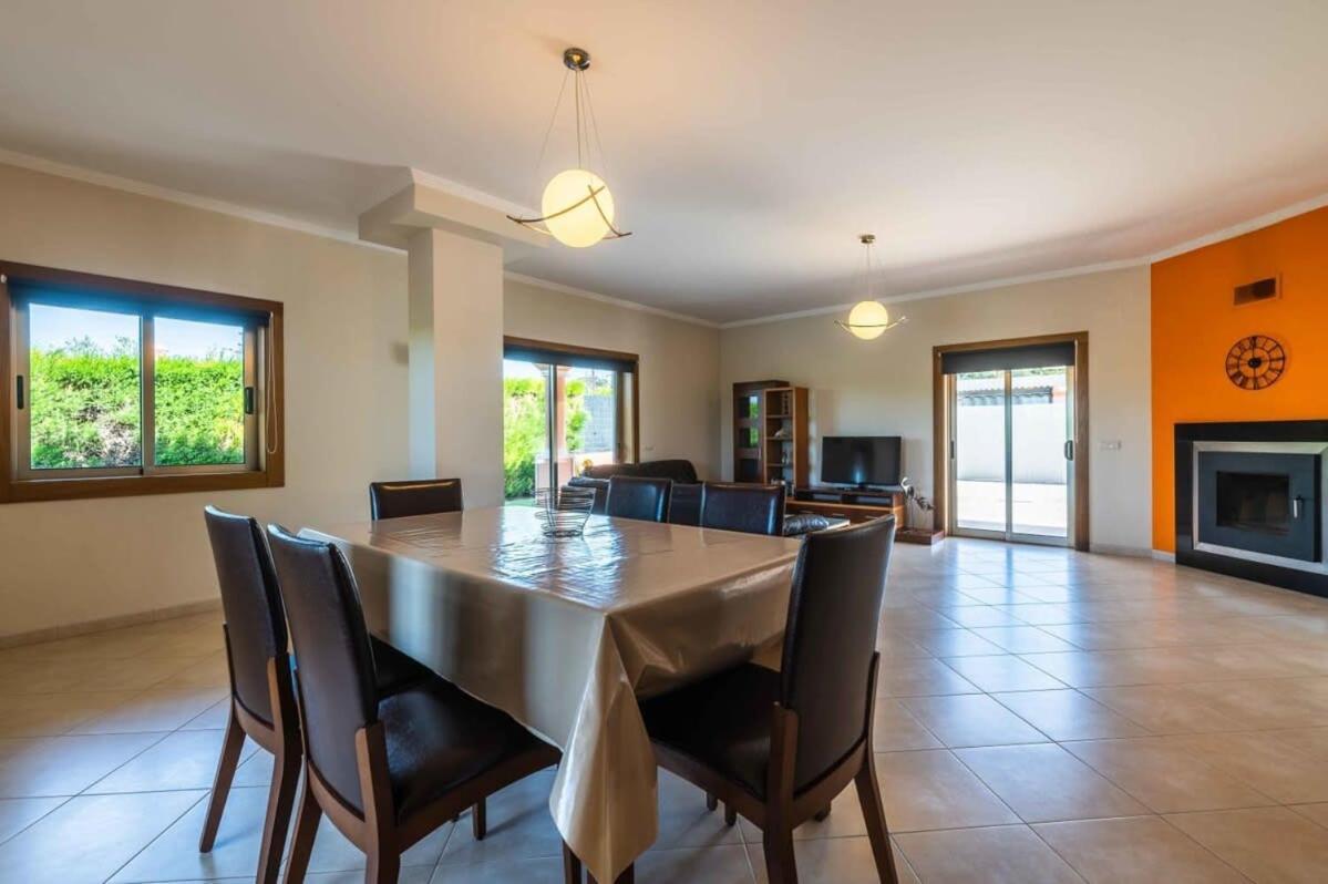 Ferienhaus Hugo - Bright Modern Walk To Restaurants Albufeira